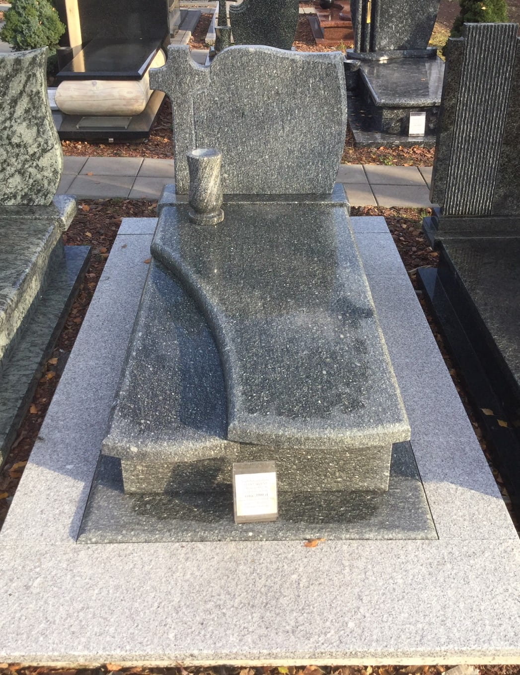 Nagrobek 90x190, "SZARY PIĘKNY".